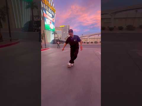 Vegas lights 🤩#vegas #complexcon #fyp #sugaronmytongue #col8 #nike #viral