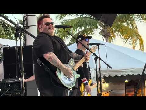 Bowling For Soup: Girl All The Bad Guys Want