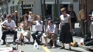 Meschiya Lake and The Little Big Horns