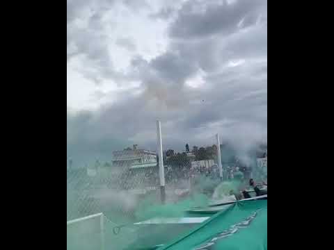 "Hinchada de racing en la vuelta al roberto" Barra: La Banda de la Estacion &bull; Club: Racing de Montevideo