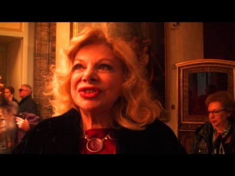 Sandra Milo: emozionata dalla mostra "I vestiti dei sogni" a Roma