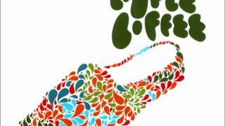 Couple Coffee & Band - "Com as minhas tamanquinhas" do disco "Co'as tamanquinhas do Zeca!" (2007)