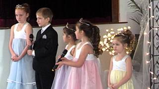 Noel and Sara&#39;s kids singing.mp4