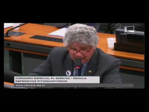 "Defensivos fitossanitários: quem fita bem isso vê que é um disfarce"