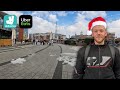 Mengantar Makanan Saat Boxing Day Seluruh Keluarga Mengemudi Di Sisi Jalan Yang Salah
