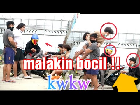prank-malak-bocil-anak-nongkrong-motor-auto-angkut-haha-part-2