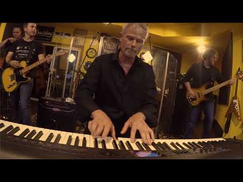 Anthony Ferrara - Requiem (Live at 512 Studios)