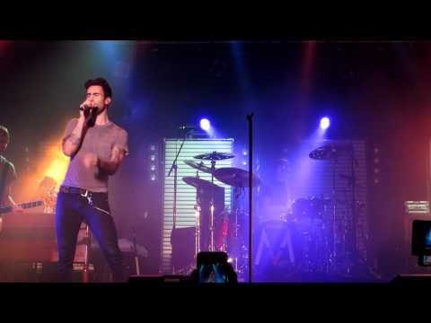 Maroon 5 - Moves Like Jagger (Live) - Docks Hamburg 3.12.2011