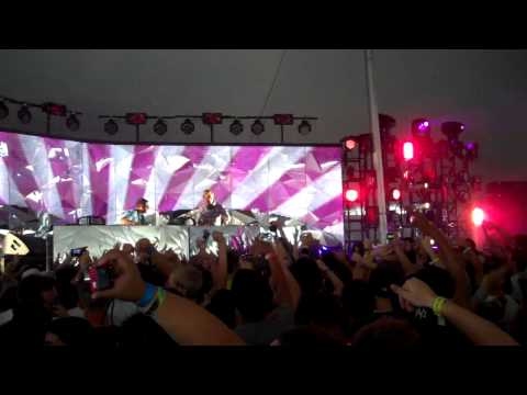 Avicii @ Electric Zoo - Hang with Me