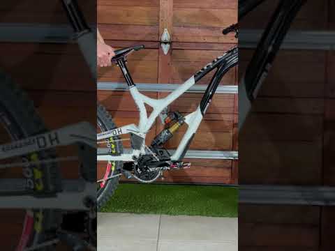Full Suspension Downhill Bike vs Hardtail 🔥😂