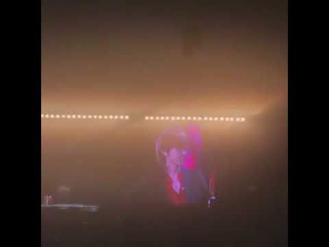 171230 BIGBANG Last Dance In Seoul Gdragon told all members to hold his hand together😭this's love😭