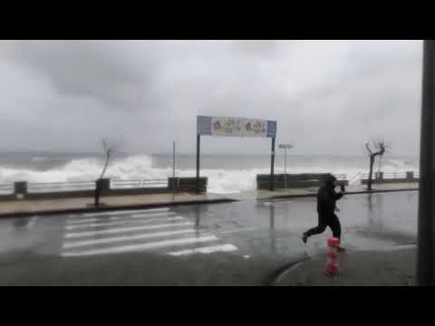 Violenta mareggiata: attimi di pericolo sul Lungomare a Roccalumera - 20 Gennaio 2026