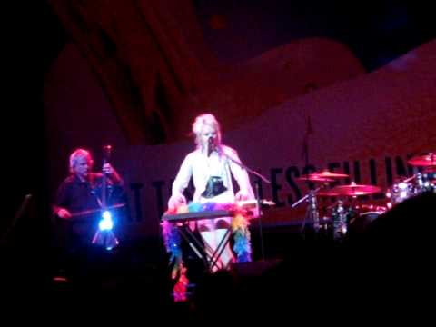 Cyndi Lauper at Milwaukee,WI Pridefest 2009 Part 10 encore True Colors