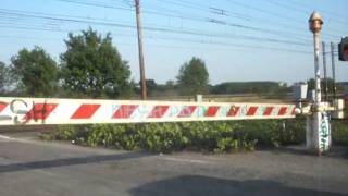 preview picture of video 'Transiti passaggio a livello Borgarello - Treno 1'