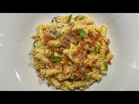 Ti preparo una PASTA in un minuto - avevo solo zucchine ricotta e prosciutto crudo!