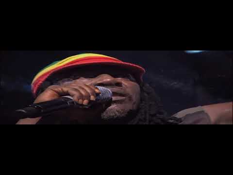 Videoclip de Ne tirez pas sur l'ambulance — Alpha Blondy