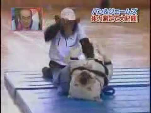 Los japoneses y el mono deportista