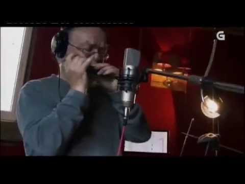 O músico Antón Seoane presenta o seu libro-disco 'De Voces Ceibes a Milladoiro'