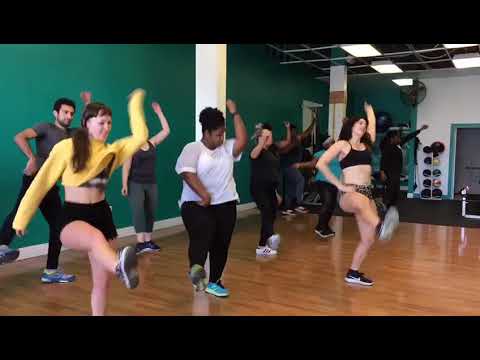 She twerking by cash Out twerk class