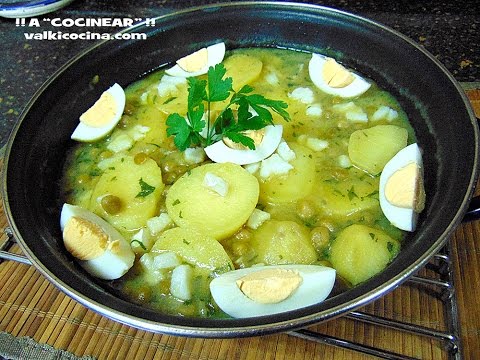 Patatas en salsa verde con guisantes y bacalao
