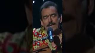 #EsoYMás, de los temas preferidos por todo su público, aquí cantado en vivo