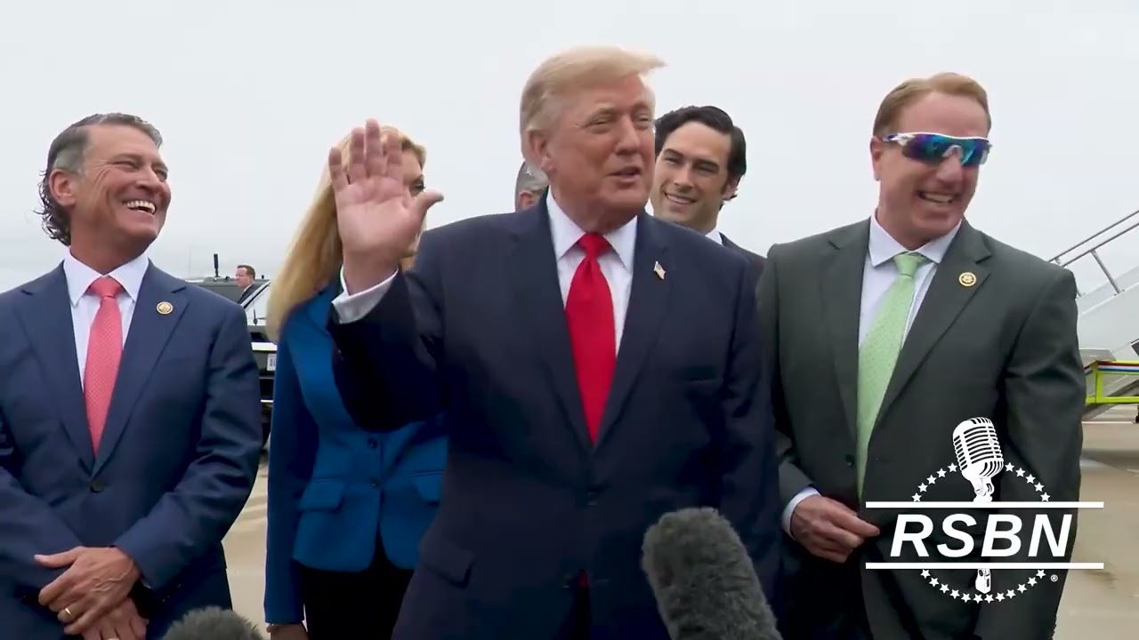 FULL EVENT: President Trump Holds Press Gaggle Ahead of Peterbilt Factory Tour - 10/01/26