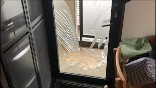 hurricane台風21号家の窓ガラスが割れる瞬間!#4