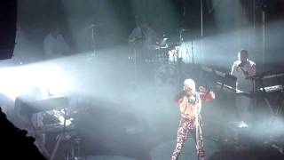 Robyn- Intro+Fembot + Cry when you get older  Berns 2010-12-15 HD