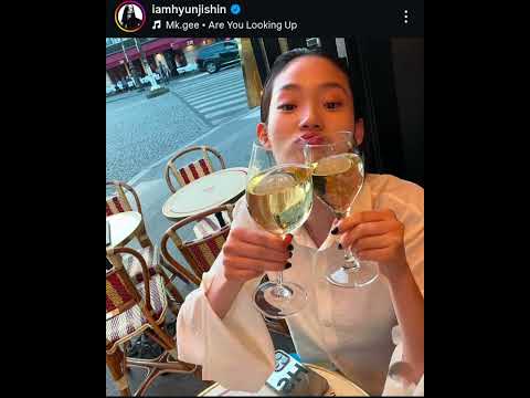 Jungkook is dating model shin hyunji.