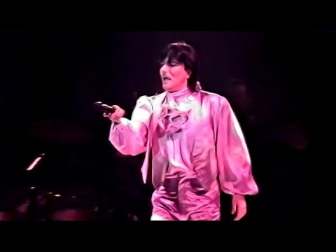 Videoclip de Danza macabra (Live) — Renato Zero