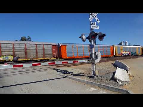 UP with loud K5LLA horn and 2 SD60Ms!