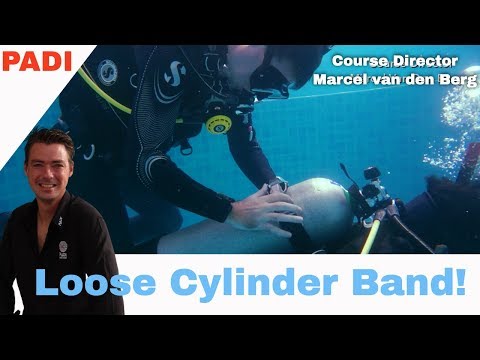 Loose Cylinder Band 👀 Tank Strap skill - PADI Open Water Diver Course • Scuba Diving Tips