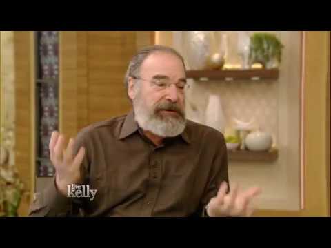 Mandy Patinkin Gets Emotional Seeing Jake Gyllenhaal in "Sunday in the Park With George"