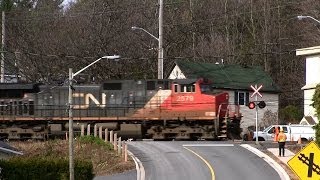 preview picture of video 'CLOSE? CN 2579 at Parry Sound (20NOV2013)'