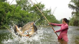 How to Catch Big Fish: Best Net Fishing Video, Traditional Methods Catching Big Carp in The River