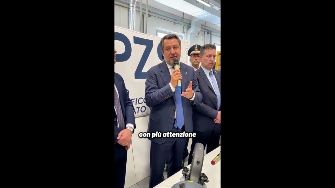 SALVINI A FOGGIA PRESENTA LA PRIMA TARGA PER MONOPATTINI: “TARGA, ASSICURAZIONE E CASCO OBBLIGATORI”