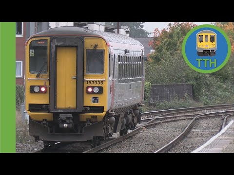 Dosbarth 153 yn gadael Caerdydd Canolog - Class 153 departs Cardiff Central
