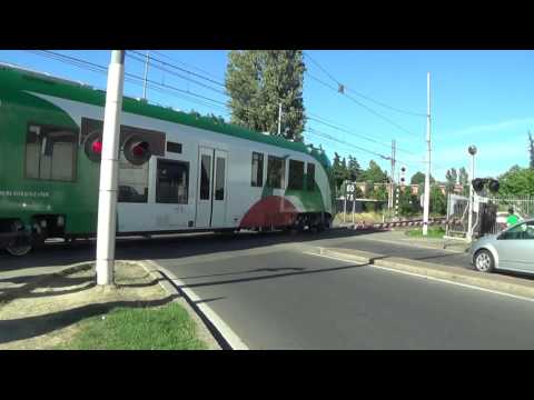 Passaggio a livello con semibarriere di via Larga - Bologna / Level Crossing / vasúti átjáró