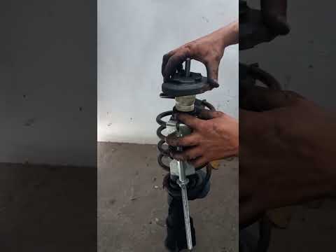 Montagem amortecedor, montagem da torre do amortecedor dianteiro para o Fiat Stilo, fora do carro: