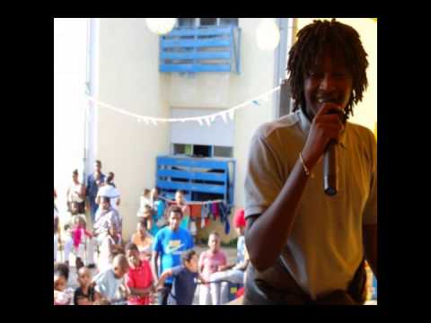 Leo Pkp - Dá me Espaço [PROD  DJ Vivaço] 2015