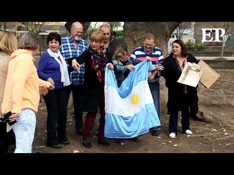 La promoción 1974 se reencontró en el ombú de la escuela Río Negro