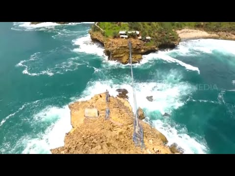 Ayo pacu adrenalin di Pantai Timang, Gunungkidul! Sensasi ombak dan gondola yang bikin jantung berdebar! 🌊🤩