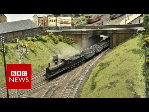 Model railway took train enthusiasts five years to build - BBC News
