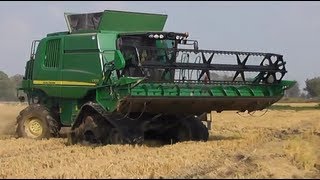 preview picture of video 'John Deere C670 mietitura riso / rice harvest 06/10/2012'