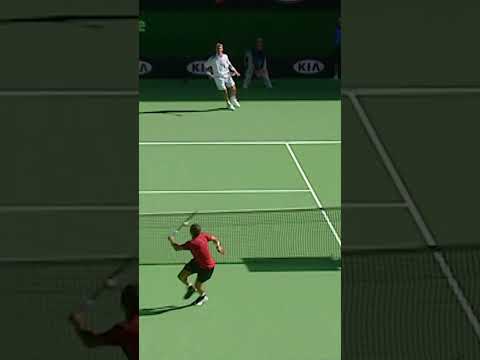 FANTASTIC Ferrero won't stop to win this point!