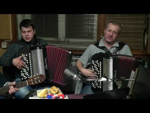 P L O Kacuri Pod strechou sa hniezdi lastovka