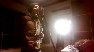 Kio Si What S Up Miroase A Vara Din Nou Versuri Video Bandmine Com