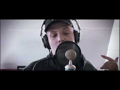 Digit - HOLKA NA FOTKÁCH (OFFICIAL VIDEO)