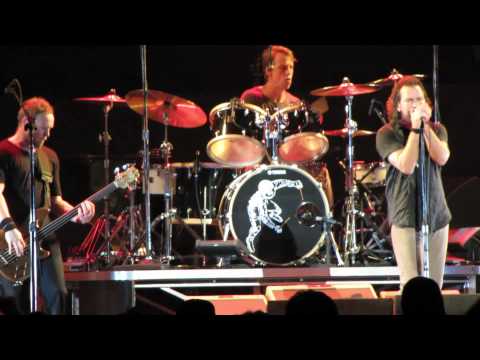 Pearl Jam: Breath [HD] 2010-05-21 - New York, NY
