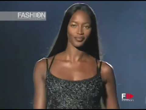 Naomi On The Runway - Versace Menswear 1999
